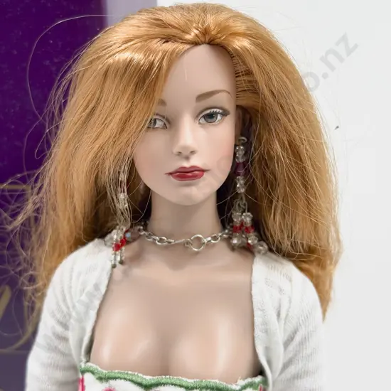 C2002 Tonner Tyler Wentworth Mover & Shaker Sydney Wearing 'Salsa Dress' 41cm Boxed