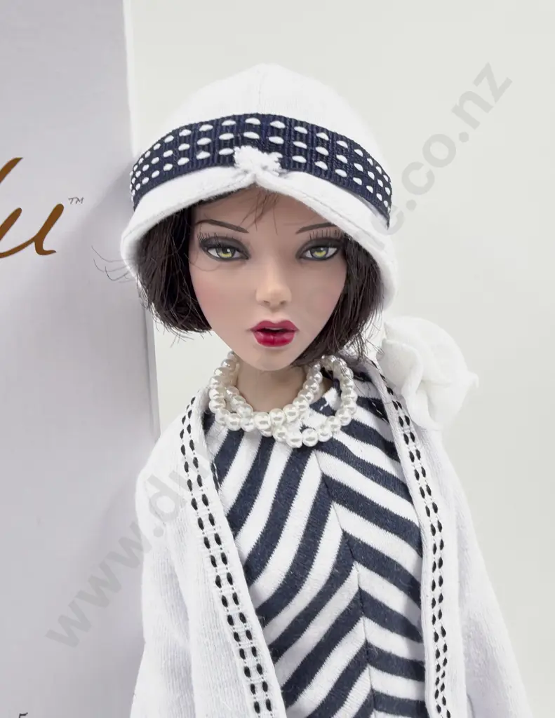 Tonner Emma Jean McGowen Deja Vu Collection 'Thoroughly Modern' Doll 41cm Image 1++