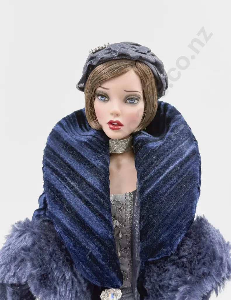 C2014 Tonner Deja Vu Emma Jean's 'A Slight Chill' Doll 41cm Image 1++