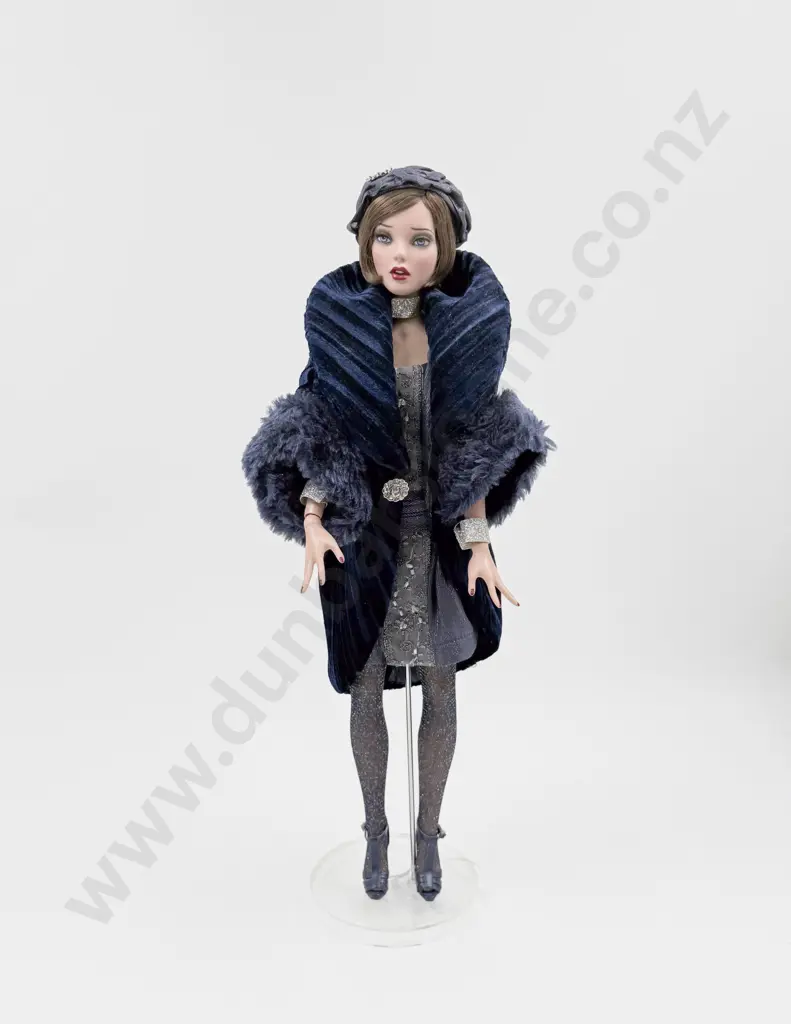 C2014 Tonner Deja Vu Emma Jean's 'A Slight Chill' Doll 41cm Image 1++