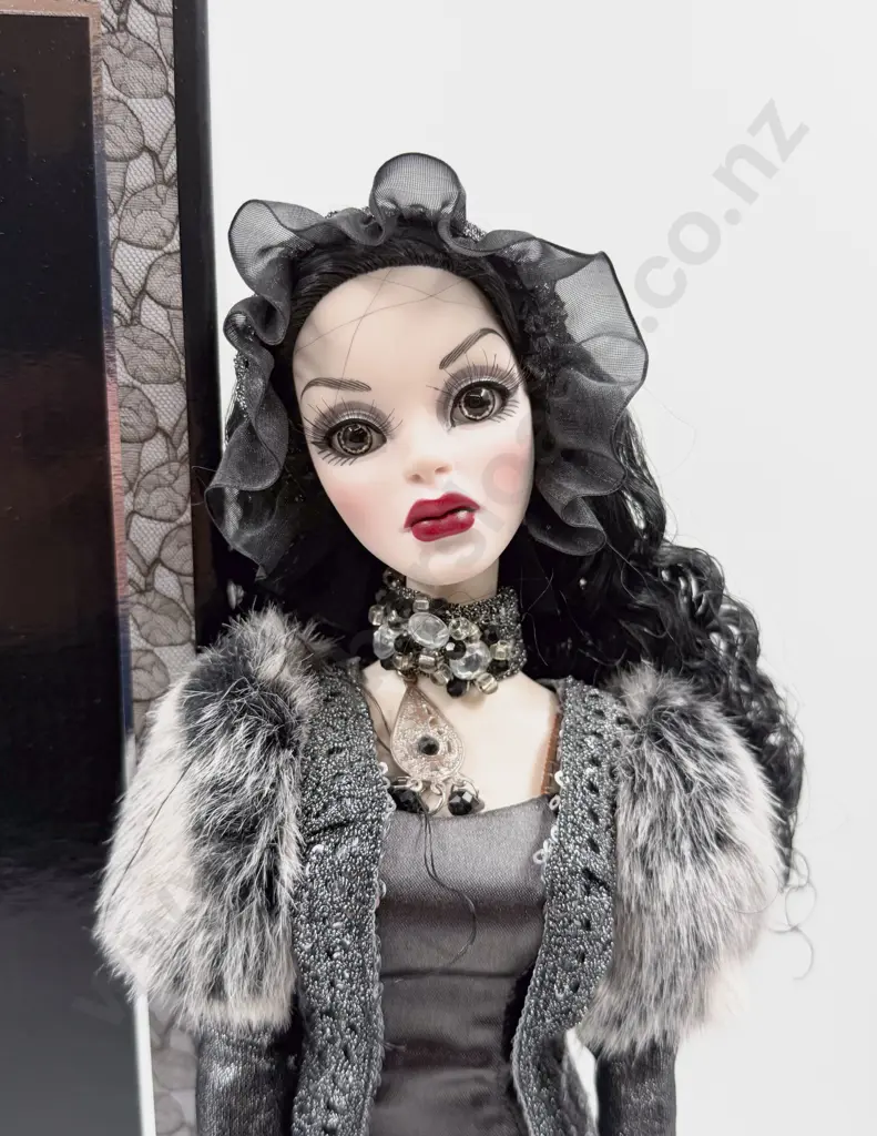 C2015 Tonner Wilde Imagination Evangeline Ghastly 'Time To Go' Doll 46cm Boxed Image 1++