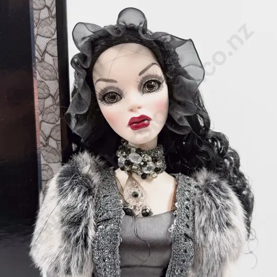 C2015 Tonner Wilde Imagination Evangeline Ghastly 'Time To Go' Doll 46cm Boxed