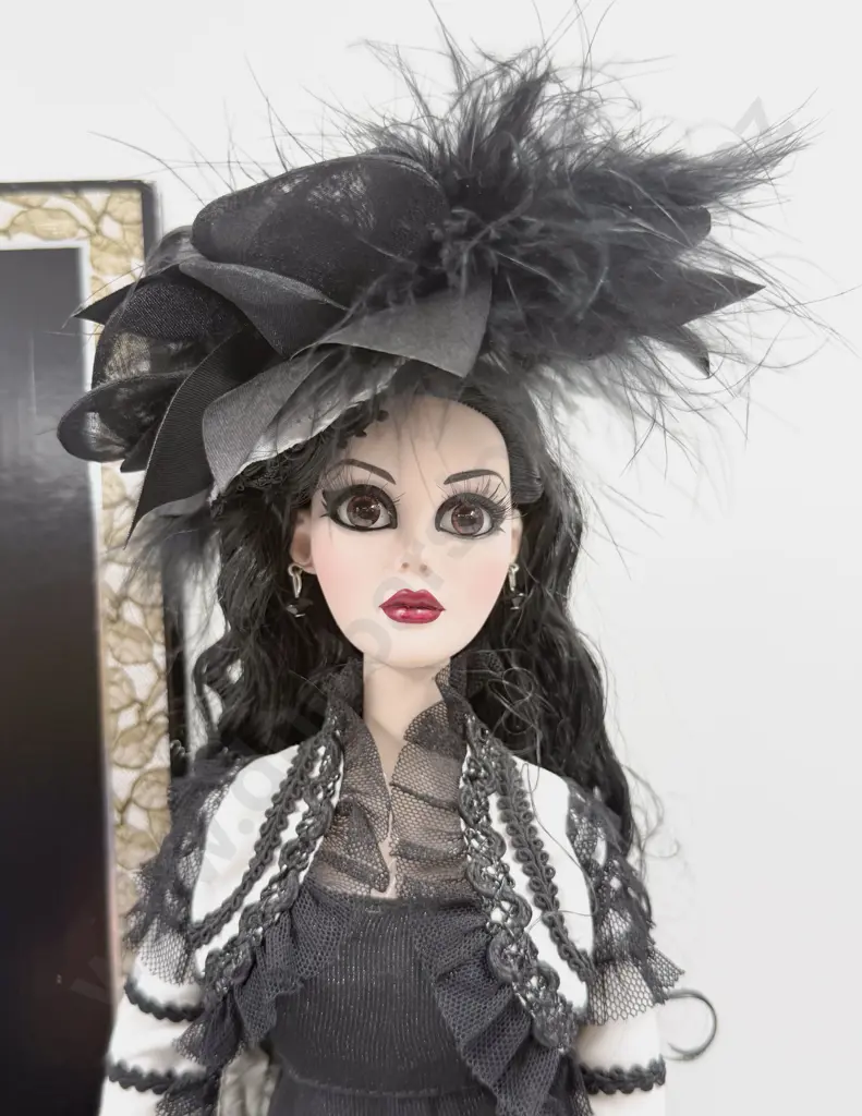 C2013 Tonner Wilde Imagination Evangeline Ghastly 'Dark Innocence' Doll 46cm Boxed Image 1++
