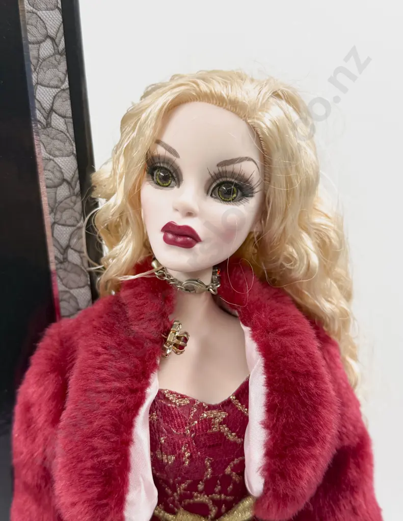 C2015 Tonner Wilde Imagination Evangeline Ghastly Parnilla Loves Hats Doll 46cm Boxed Image 1++