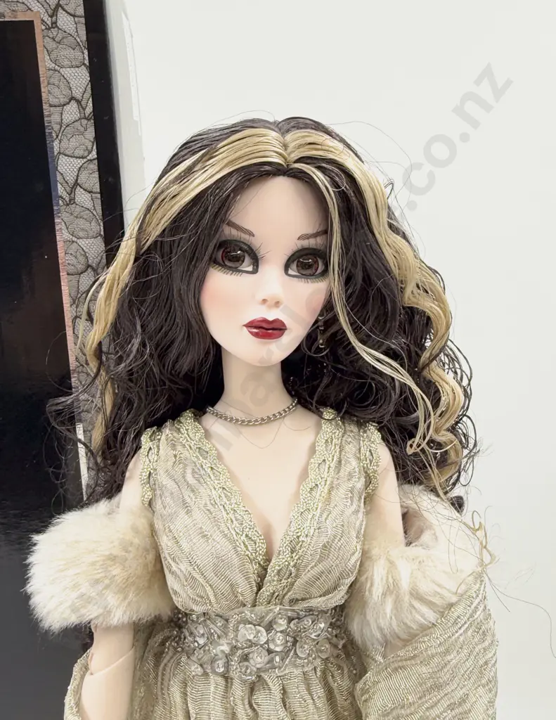 C2015 Tonner Wilde Imagination Evangeline Ghastly Shadow Figure Doll 46cm Boxed Image 1++