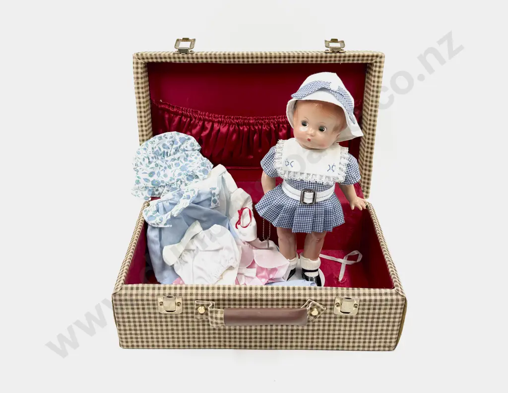 1933 Replica Effanbee Patsy Doll with Trunk and various outfits 33cm Image 1++