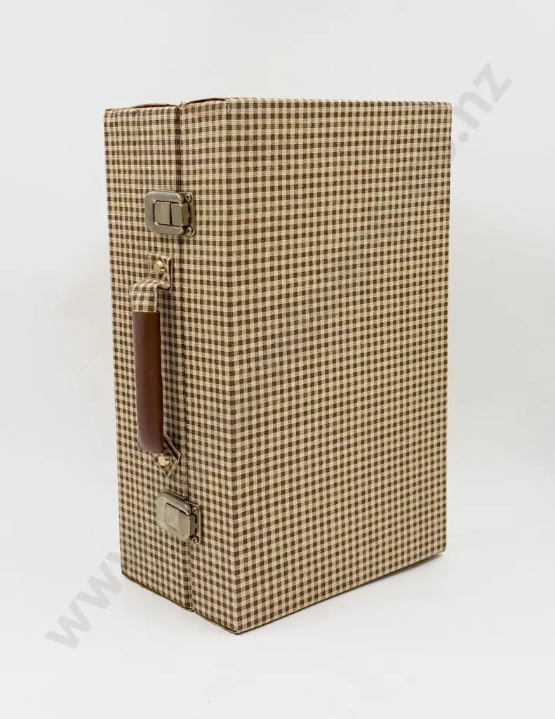 1933 Replica Effanbee Patsy Doll with Trunk and various outfits 33cm Image 1++