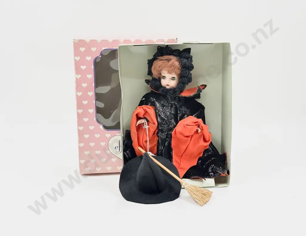 Boxed Effanbee Holidays of the Year MV125 Halloween 22cm Image 1++
