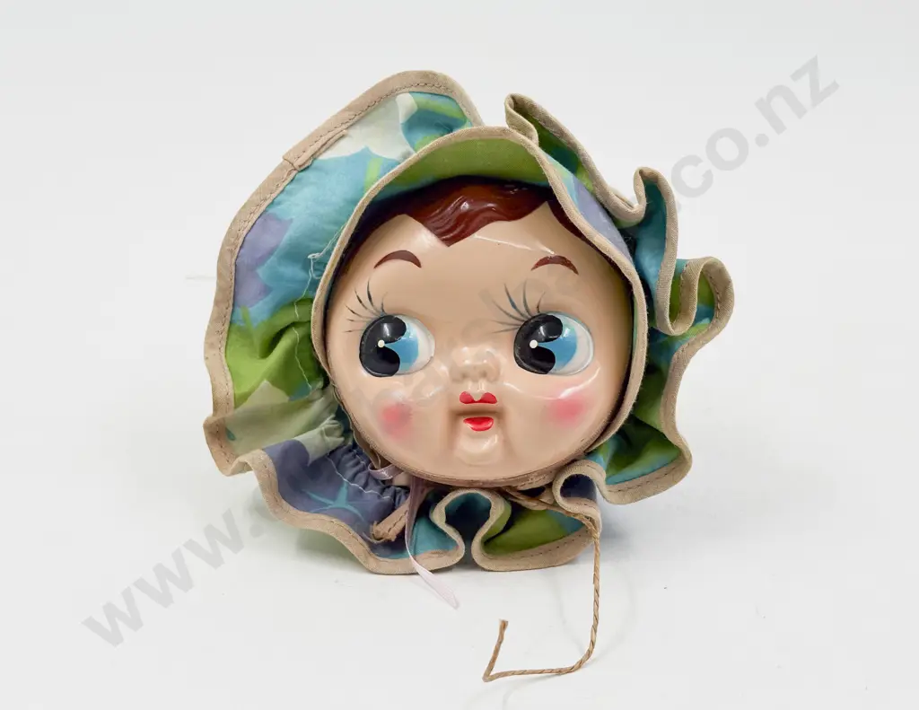 Vintage Hand Crafted Pressed Celluloid Face String Holder Pocket Image 1++