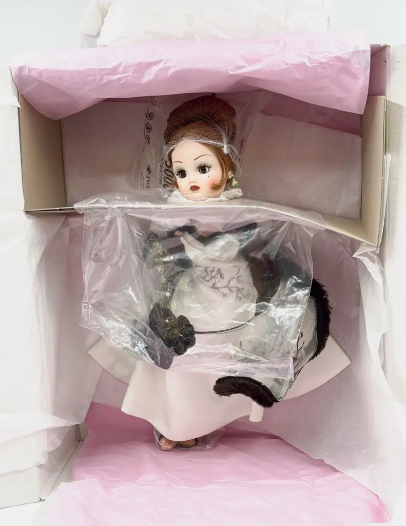 C1996 Boxed Madame Alexander Cafe' Rose & Ivory Cocktail Dress Cissy Doll 53cm NRFB Image 1++