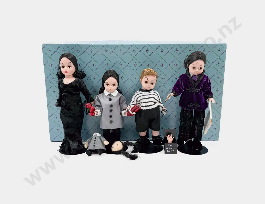 Boxed Madame Alexander Addams Family Set with Accessories 23cm to 19cm Image 1++