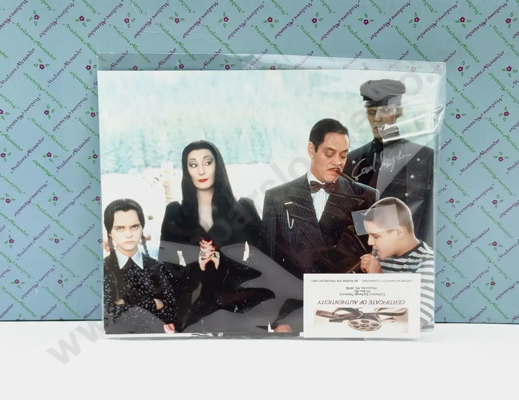 Boxed Madame Alexander Addams Family Set with Accessories 23cm to 19cm Image 1++