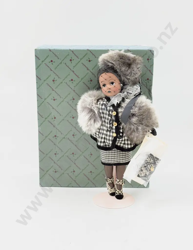 Boxed Madame Alexander 22193 Houndstooth Cissette 24cm Image 1++