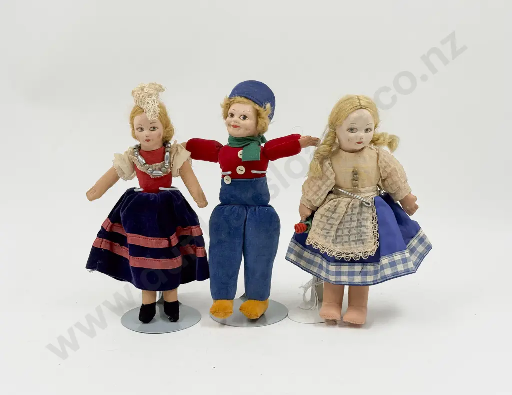Two Norah Wellings All Cloth Dolls Dutch Boy European Girl with labels to foot 21cm Image 1++