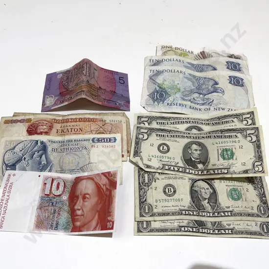 Quantity of Assorted NZ & World Bank Notes