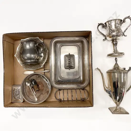 Boxed Quantity of Assorted Silver Plates