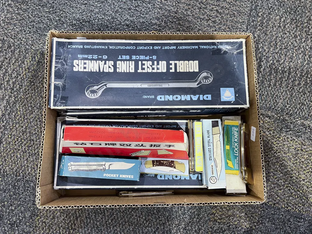 Boxed Quantity of Assorted Vintage Pocket-knives & Tools Image 1++