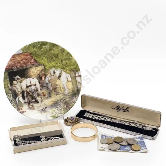 Small Qty of Assorted Costume Jewellery and Loose Coinage Etc