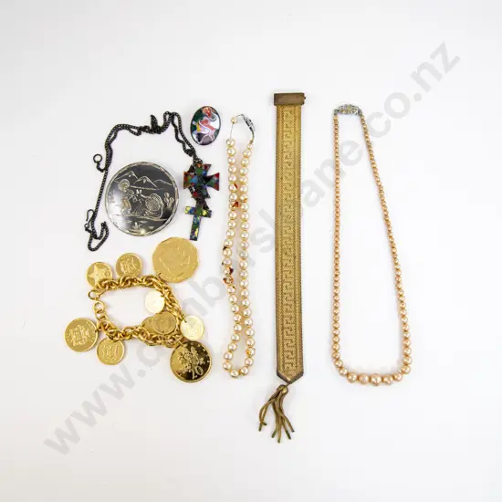 Small Quantity of Costume Jewellery