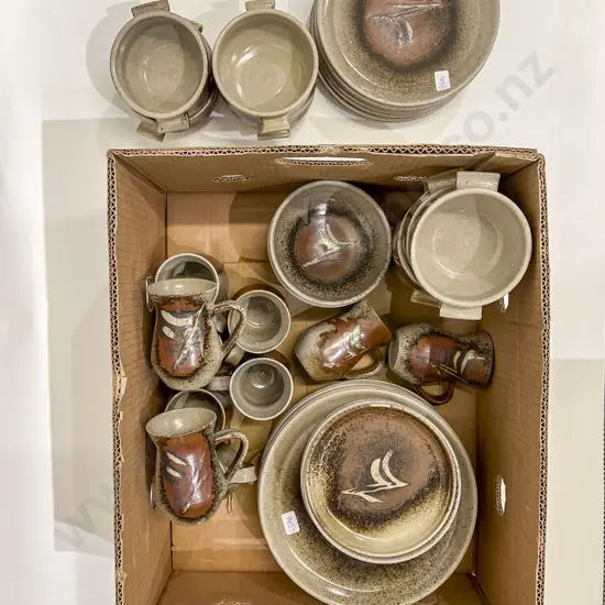 Pottery Part Dinner Set