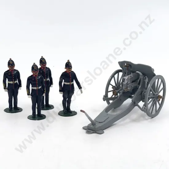 Britains Field Tank With Four Soldiers