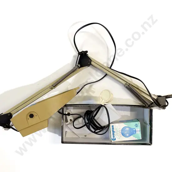 Angle Poised Magnifying Lamp