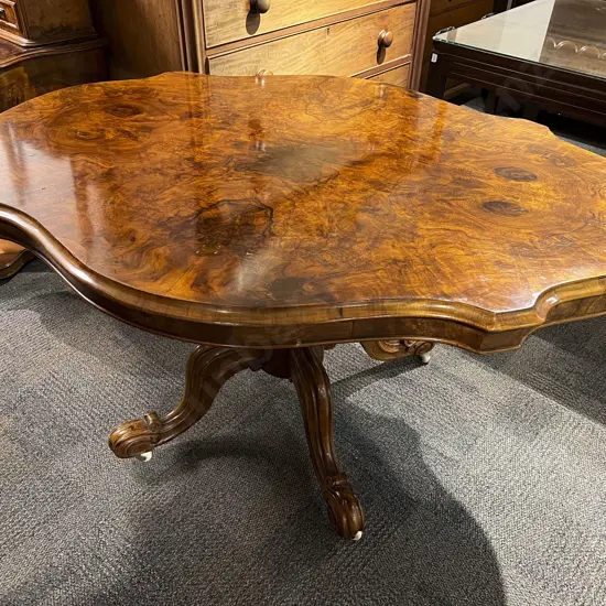 Fine Quality Burr Walnut Loo Table