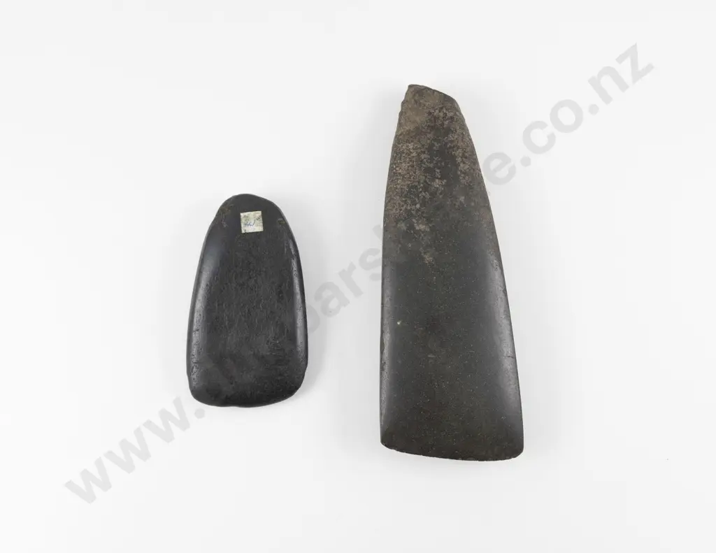 Two Toki with One of Rounded Form and the Other of Flared Form Image 1++