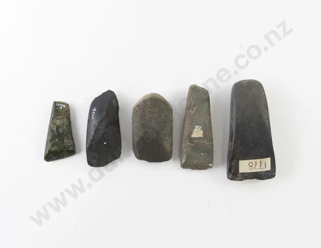 Four Assorted Toki Together With Small Toki Pounamu (5) Image 1++