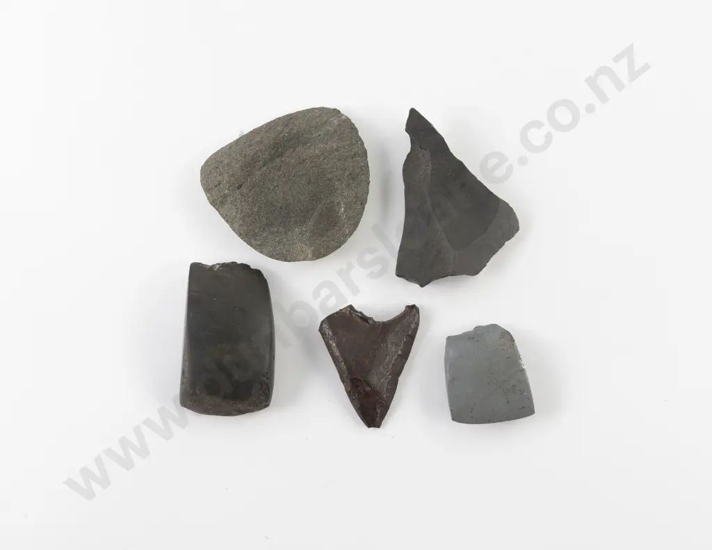 Two Pre-European Toki - Stone Flake - Scraper - Iron Fragment Image 1++