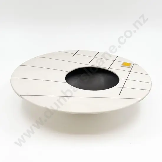 Leo King Saturn Vase