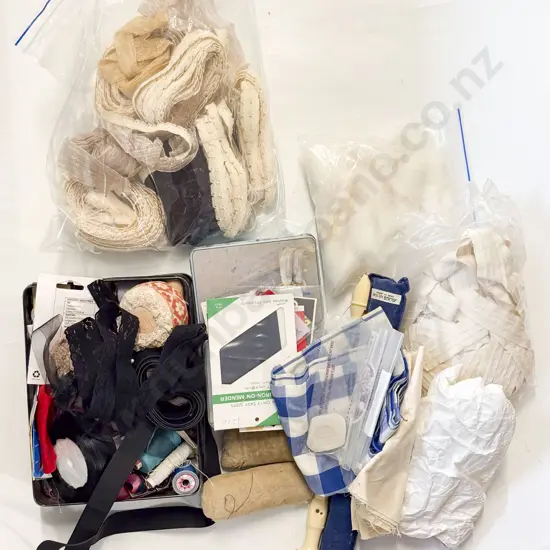 Small Qty of Sewing Gear