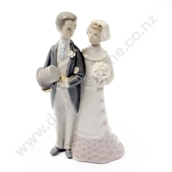 Boxed Figure Group of Bride and Groom