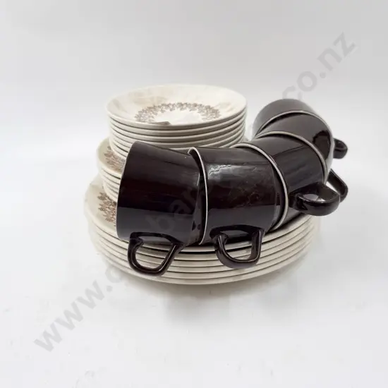 Crown Lynn Part Dinner Set