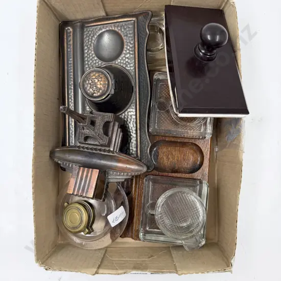 Small Quantity of Assorted Desk Stands etc