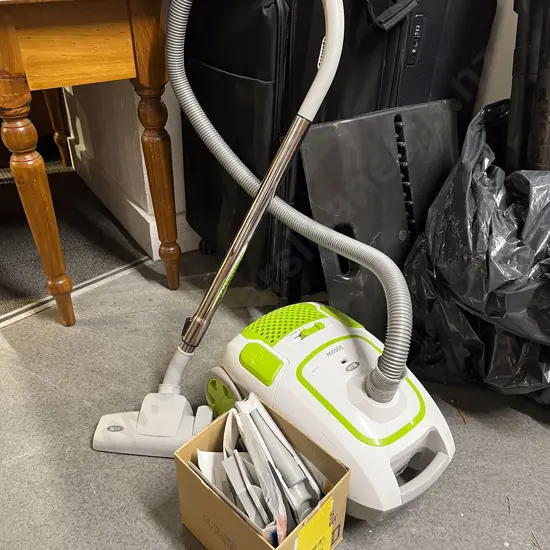 Zip 2000 Watt Vacuum Cleaner