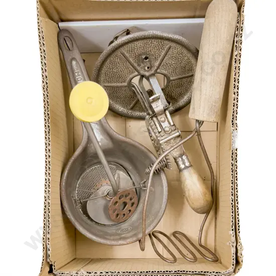 Small Quantity of Assorted Vintage Kitchenalia