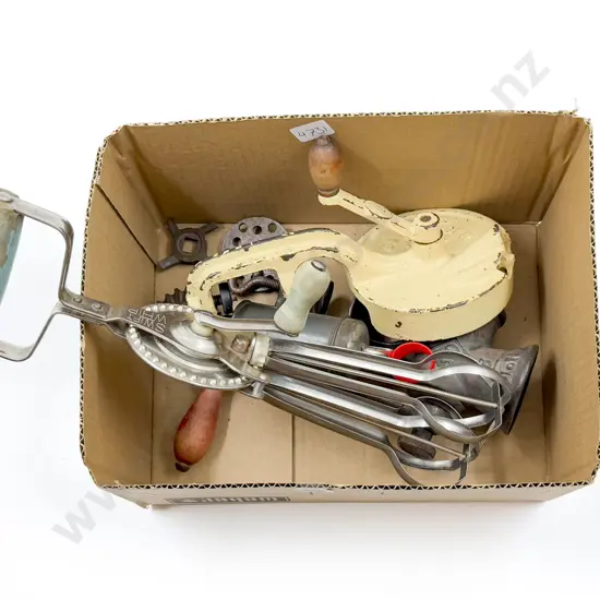 Small Quantity of Assorted Vintage Kitchenalia