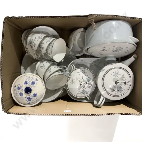 Noritake Part Dinner Set