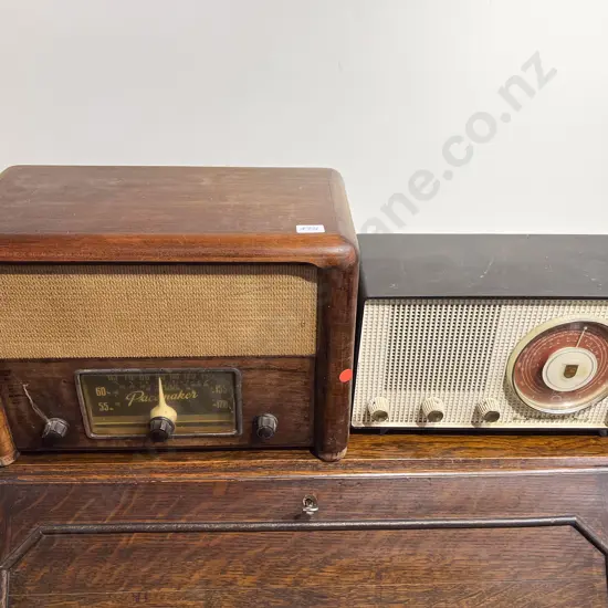 Philips Bakelite Radio & Pacemaker Wooden Radio