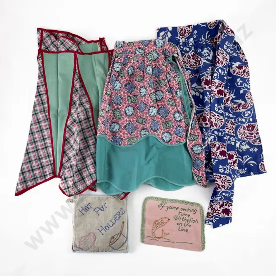 Three Aprons String Bag & Pot Holder