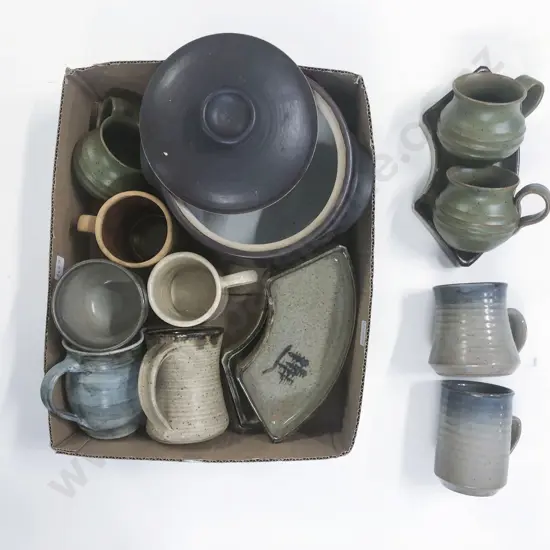Box of Assorted NZ Pottery