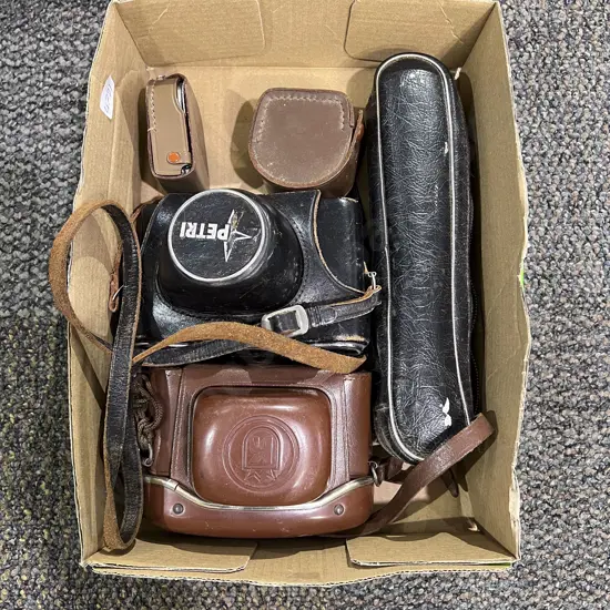 Small Quantity of Assorted Vintage Cameras