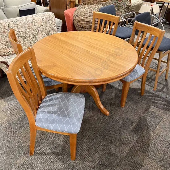 Rimu Extension Dining Table with Four Slat Back Dining Chairs