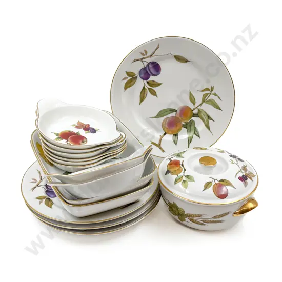 Quantity of Assorted Royal Worcester "Evesham"