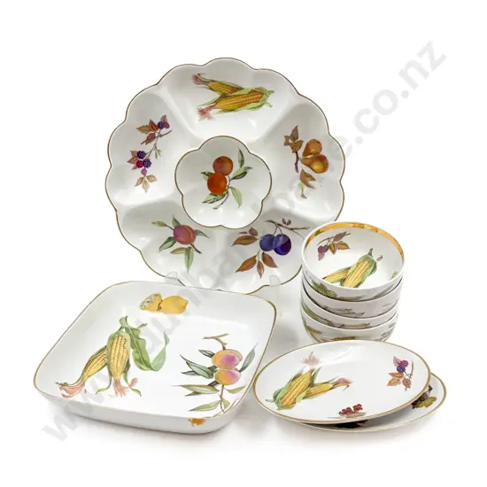 Quantity of Assorted Royal Worcester "Evesham" incl. Hors D'oeuvres Tray
