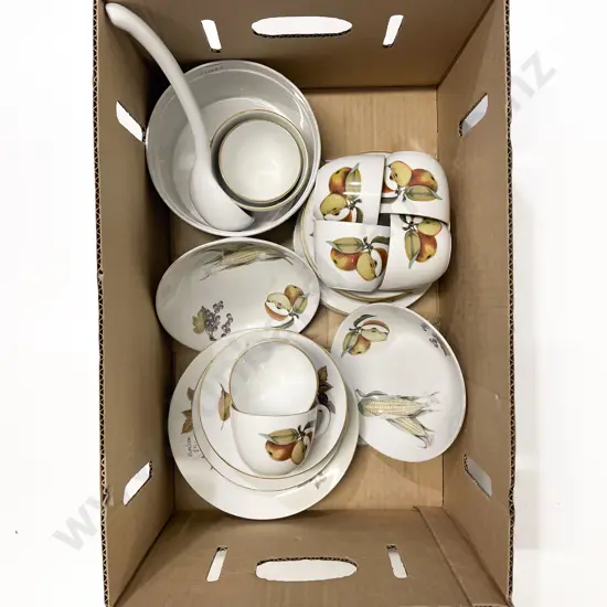 Quantity of Assorted Royal Worcester "Evesham" China