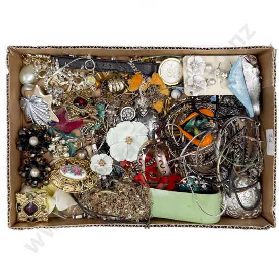 Quantity of Assorted Costume Jewellery