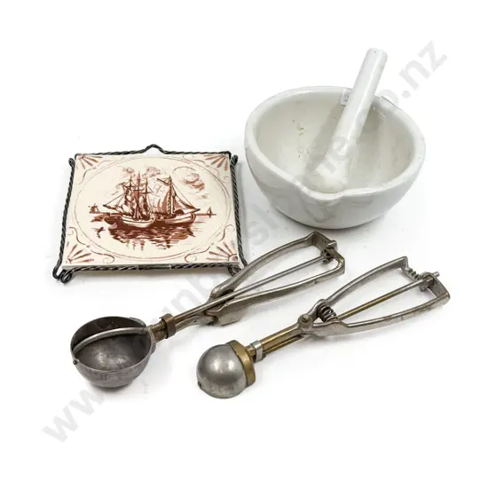 Small Quantity of Assorted Kitchenalia