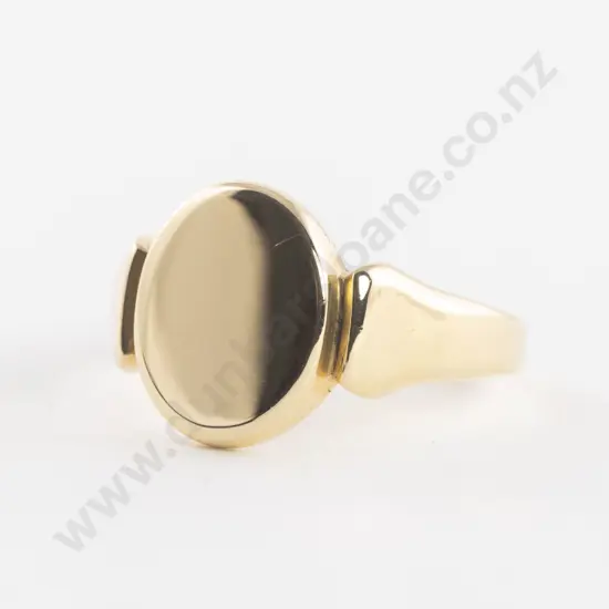 18ct Plain Signet Ring